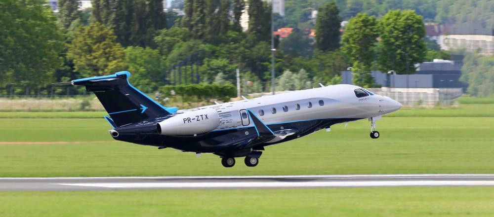 Embraer Phenom 300